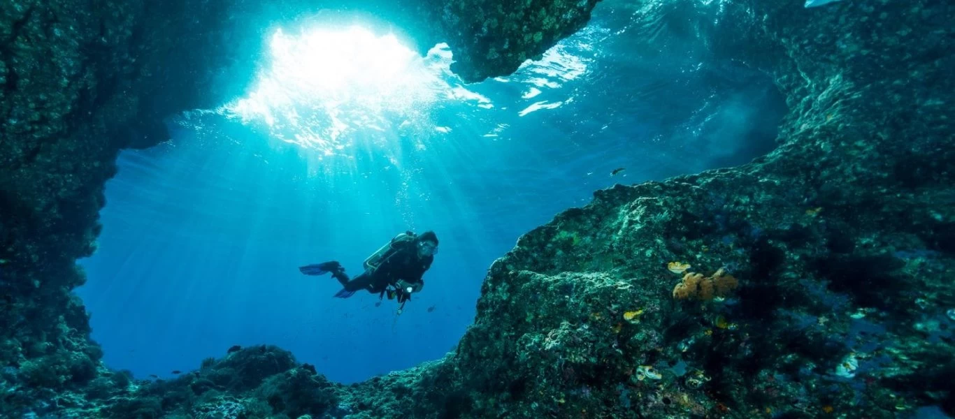 Νεκροί εντοπίστηκαν οι δύο δύτες στην Κάρπαθο - Τους βρήκαν μέσα στο σπήλαιο